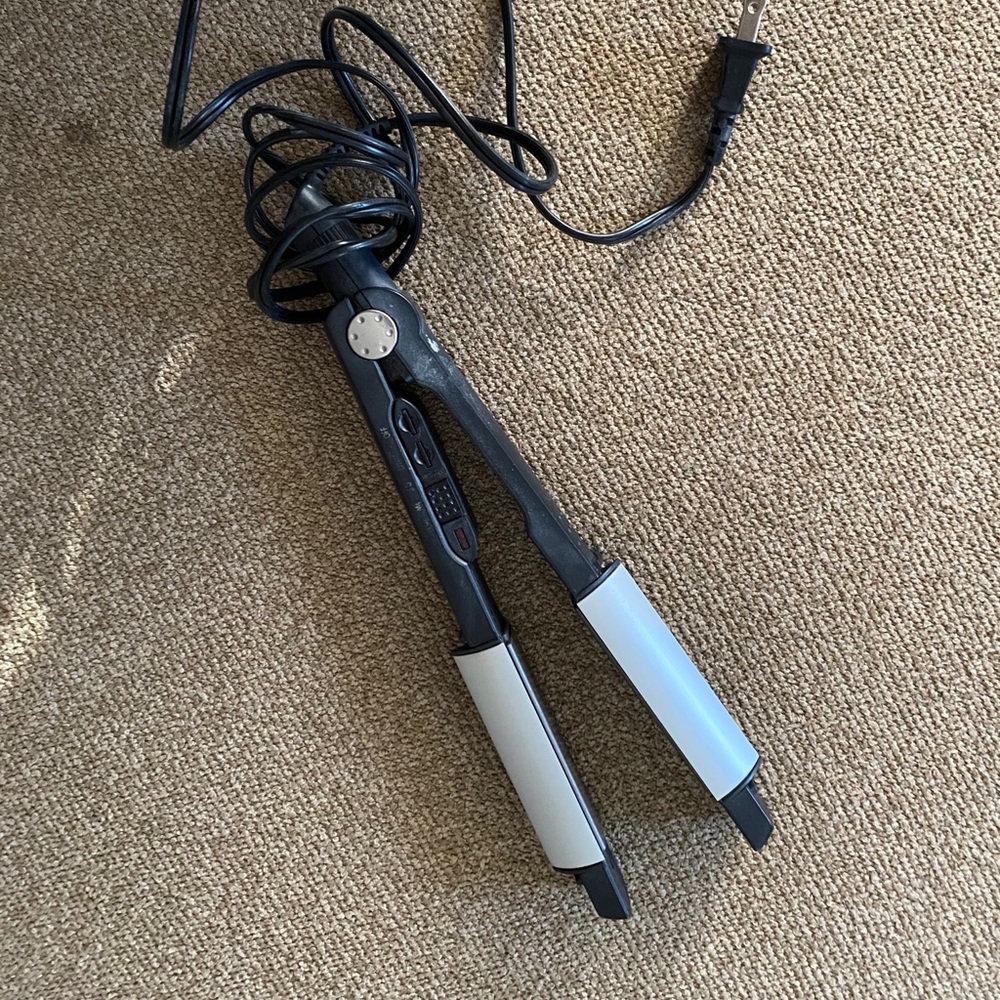 Flat iron/ straightener